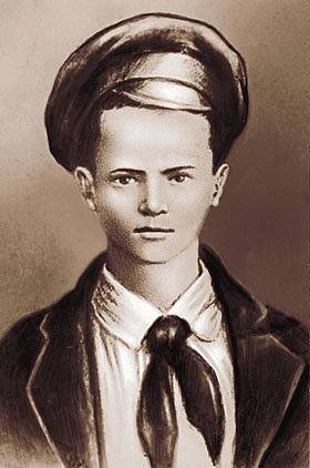 Pavlík Morozov (14. listopadu 1918 – 3. září 1932), sovětský pionýr hrdina, píše se na Wikipedii v popisku k této fotografii. Kult Pavlíka Morozova je podle všeho v Rusku dodnes živý