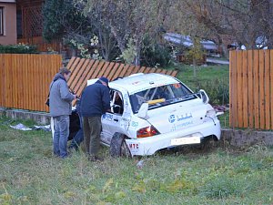 Místo havárie při rallye závodech u Lopeníku, kde zemřely čtyři dívky