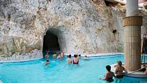 Speleoterapie využívá klima v přírodních jeskyních, kde vznikají dětské léčebny respiračních onemocnění.