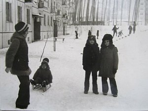 Děti sovětských vojáků tu prožily několik let školní docházky. Scházely se hlavně mezi sebou. Ze strany důstojníků byla snaha, aby se děti s civilisty nesetkávaly.