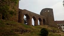 Hrad ve Velharticích založili na konci 13. století pánové z Velhartic.