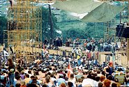 Publikum na Woodstocku? 400 až 700 tisíc diváků