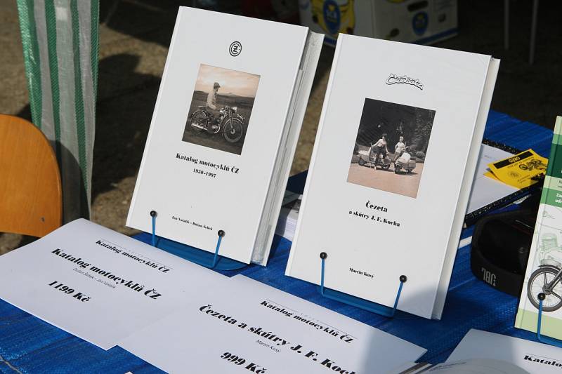 Pro milovníky motocyklů ČZ jsou určeny nové publikace