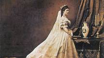 Sissi v roce 1867. Byla mimořádně krásná, kromě dlouhých vlasů na ní lidé obdivovali čistou pleť a vysokou štíhlou postavu.
