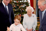 Princ William, princ George, královna Alžběta a princ Charles