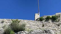Chorvatská vlajka vlaje nad starobylou pevností Klis, v níž se nedávno natáčely některé scény seriálu Hra o trůny.