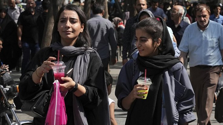 Ženy na ulici v íránské metropoli Teheránu