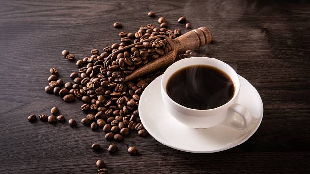 Káva má i mnoho pozitivních účinků. Ve velkém množství ale může být nebezpečná.