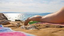 Povalování na pláži letos asi příliš nehrozí, k „úrazu“ můžete ale přijít i na tuzemské dovolené.