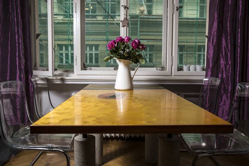 Matěj Ruppert: Nejoblíbenějším kusem nábytku je náš jídelní stůl, který vyráběl můj táta se svým tehdejším kamarádem, skvělým uměleckým truhlářem Michalem Řičicou