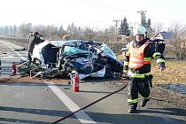 Tragická srážka dvou aut při níž zemřelo šest lidí včetně dítěte se odehrála ve středu ráno na rychlostní silnici R46 v Prostějově. 