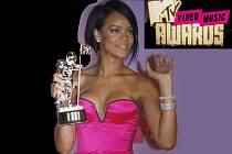 Zpěvačka Rihanna s cenou za nejlepší klip roku.