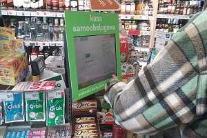 Žabka. Snímek je z obchodu oblíbené polské prodejní sítě v Tomaszowie Mazowieckim v centrálním Polsku nedaleko Lodže