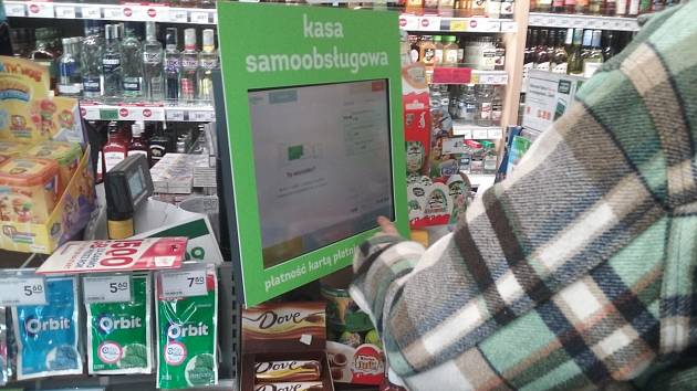 Žabka. Snímek je z obchodu oblíbené polské prodejní sítě v Tomaszowie Mazowieckim v centrálním Polsku nedaleko Lodže
