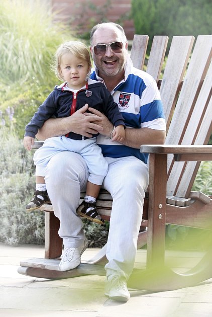 V roce 2011 s ročním vnukem Sebastianem.