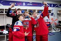 Čeští hokejisté získali na zimních olympijských hrách mládeže stříbrné medaile.