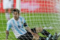 Argentinský čaroděj Lionel Messi v zápase s Paraguayí.