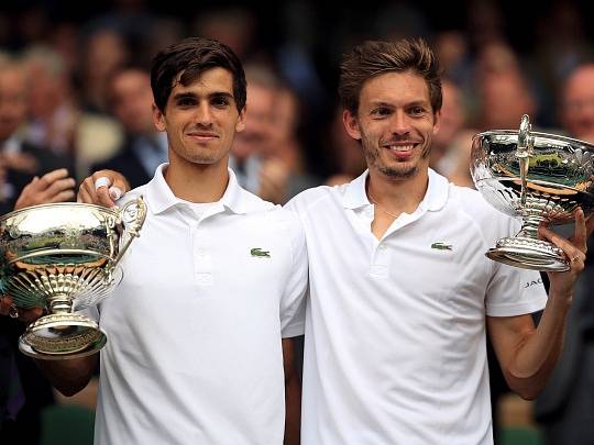 Grandslamoví šampioni Pierre-Hugues Herbert a Nicolas Mahut nebudou spolu hrát na Australian Open. Herbert nemůže v Melbourne startovat, protože není očkovaný.