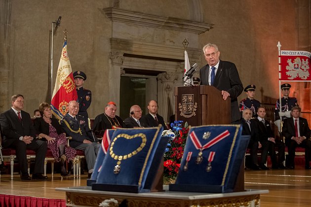 Prezident Miloš Zeman předal 28. října na Pražském hradě státní vyznamenání u příležitosti svátku vzniku samostatného Československa.