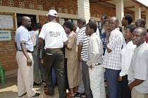 Voliči se řadili v pondělí v Kigali, aby zvolili unikátní rwandský parlament.