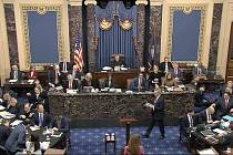 Šéf týmu obhajoby Donalda Trumpa Pat Cipollone se chystá k proslovu v americkém Senátu