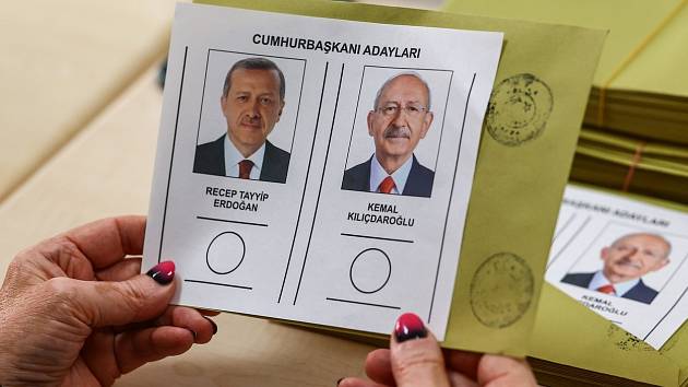 Ve druhém kole tureckých prezidentských voleb proti sobě stáli stávající prezident Recep Tayyip Erdogan a kandidát opozice Kemal Kilicdaroglu