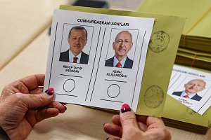 Ve druhém kole tureckých prezidentských voleb proti sobě stáli stávající prezident Recep Tayyip Erdogan a kandidát opozice Kemal Kilicdaroglu