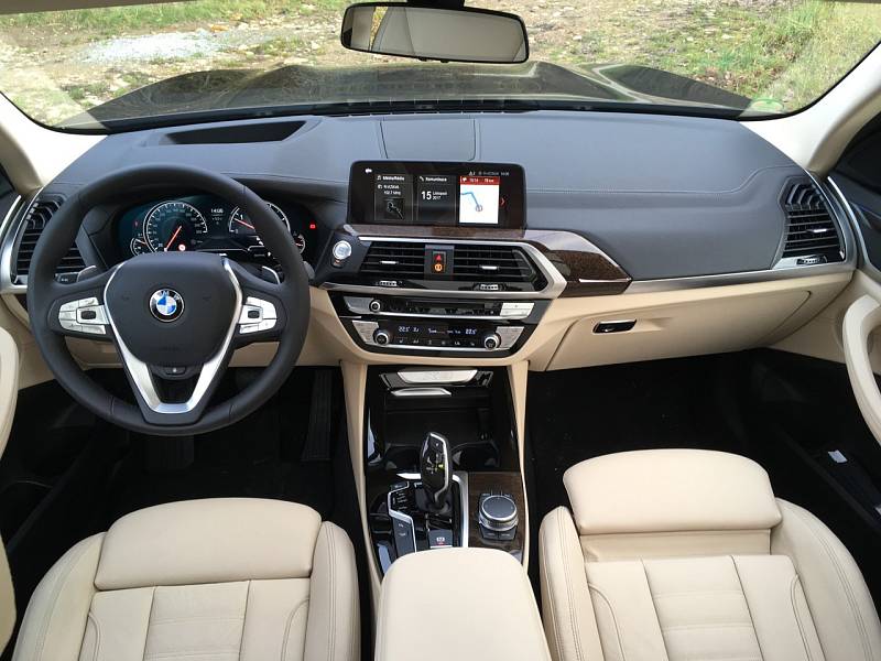 BMW X3.
