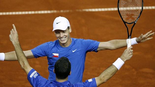 Rozhodující čtyřhra. Štěpánek s Berdychem společně dokráčeli do finále Davis Cupu.