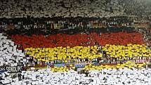 Němečtí fanoušci na stadionu Ernsta Happela.