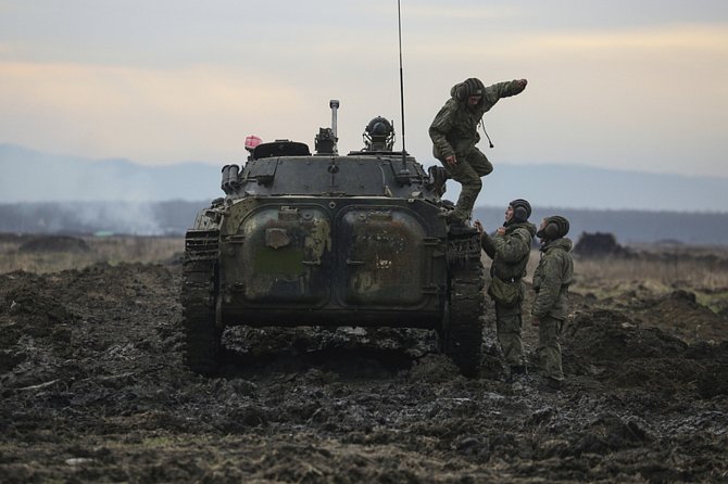Cvičení vojáků ruské armády u Rostova na Donu na jihu Ruska, 14. prosince 2021.