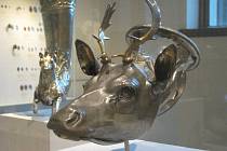 Ceremoniální nádoba Rhyton představující jelení hlavu. Pochází z Řecka z roku 400 let před naším letopočtem