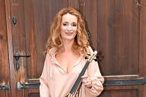Markéta Muzikářová miluje klasickou hudbu. Na housle hraje v ryze dámském triu Inflagranti. Osmnáct let dokonce hru na housle vyučovala na základní umělecké škole.