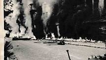 Silnice v Desné v Jizerských horách po výbuchu ruské cisterny 21. srpna 1968.