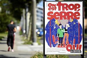 Plakát nacionalistické Švýcarské lidová strany (SVP) na ulici v Lausanne před referendem k návrhu SVP zrušit smlouvu s EU o volném pohybu osob.