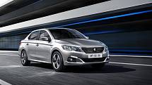 8. Peugeot 301. Koncernové dvojče Citroënu C-Elysée nabízí stejných 506 základních litrů a také stejný přístup do něj. Ve vstupní výbavě s dvanáctistovkou je však trochu dražší s cenou 275 000 Kč.