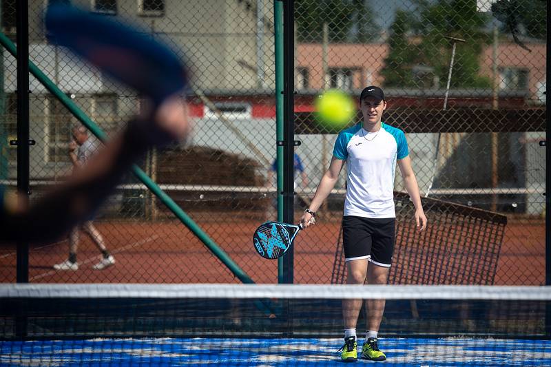 Tak se hraje padel, mix tenisu a squashe