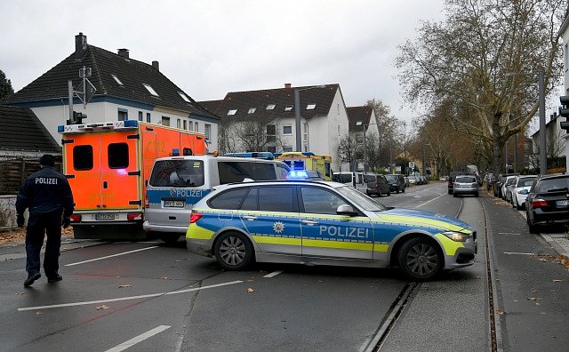 Německá policie zasahuje v Bochumi, na čerpací stanici drží ozbrojený muž rukojmí