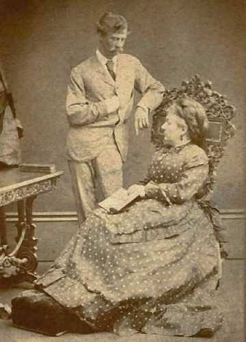 Sochař Sir Joseph Edgar Boehm a princezna Luisa Sasko-Koburská. Když Boehm zemřel ve svém ateliéru v Luisině přítomnosti, začalo se spekulovat, že spolu měli dlouhodobý milenecký poměr