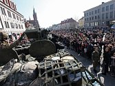 V Polsku vítaly americký konvoj stovky lidí.