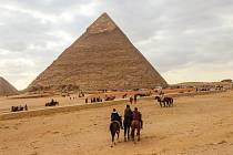 Ráj pyramid. Egypt má krásné pláže i prastarou historii. Tuto idylu však čas od času naruší teroristické útoky