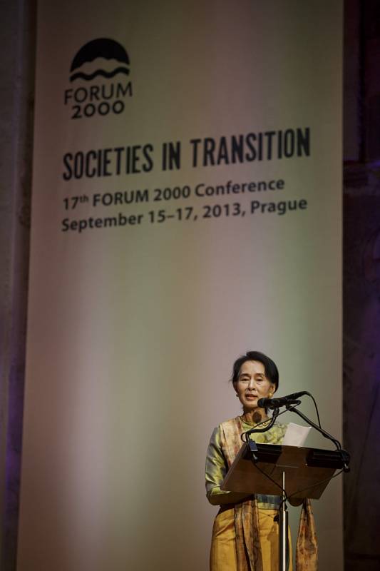 Nositelka Nobelovy ceny míru Su Ťij při slavnostním zahájení konference Forum 2000 15. září v Praze.