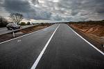 Úsek jihočeské D4 bude vůbec první soukromou dálnicí v Česku. Autostrádu soukromníci za tři roky a osm měsíců postaví a následně ji budou 25 let provozovat. Řidiči by se po ní měli projet v říjnu roku 2024. Iustrčaní foto