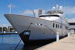 Pokud nepotřebujte vlastnit obrovskou jachtu za miliony a kotvit v Monaku, vejdete se do deseti tisíc korun na týden a osobu