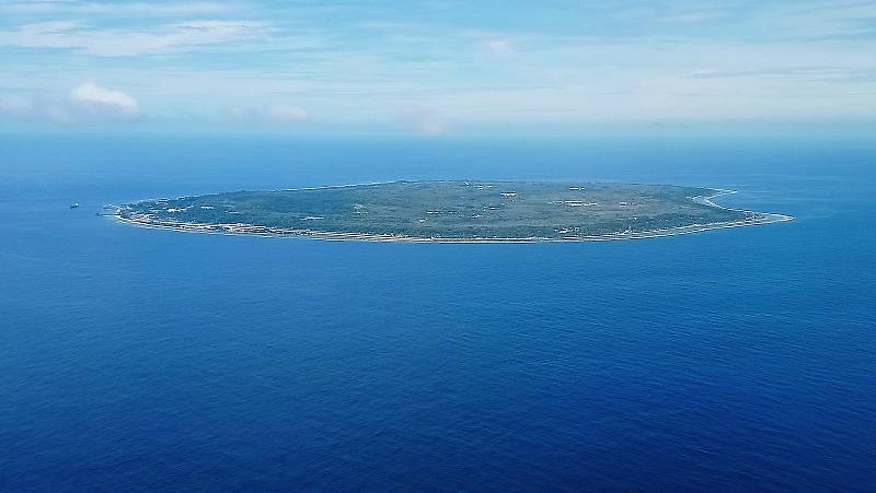 Nauru je ostrovním státem v jihozápadním Tichém oceánu. Se svými 21 kilometry čtverečními je třetím nejmenším státem světa.