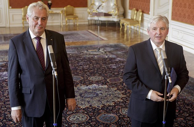 Prezident Milos Zeman jmenoval 25. června 2013 novým premiérem Jiřího Rusnoka.