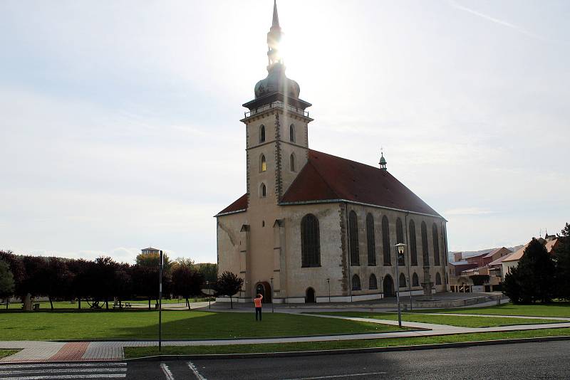 Přesunutý kostel Nanebevzetí Panny Marie v Mostě.
