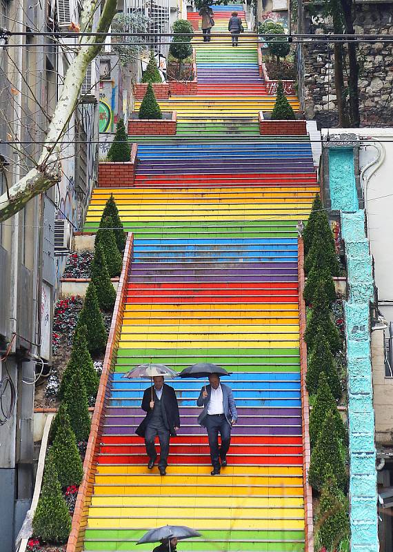 Rainbow Steps, barevné schody v Istanbulu.