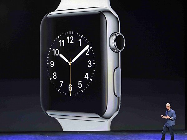 Apple ukázal dva nové telefony iPhone i chytré hodinky - Deník.cz