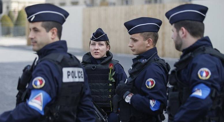 Neznámý útočník postřelil a pobodal ve francouzkém Marseille několik lidí